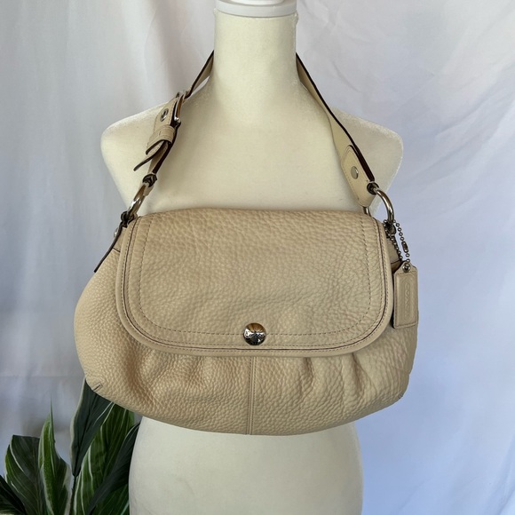 No longer available- COACH HANDBAG CREAM COLOR - Picture 13 of 16
